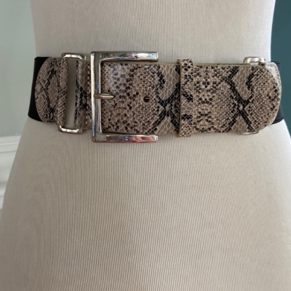 Bundle of 2 Belts/Macy’s Black Faux Snakeskin/ Target White Western - Picture 8 of 13